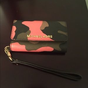 Michael Kors Camo cell phone case / wallet